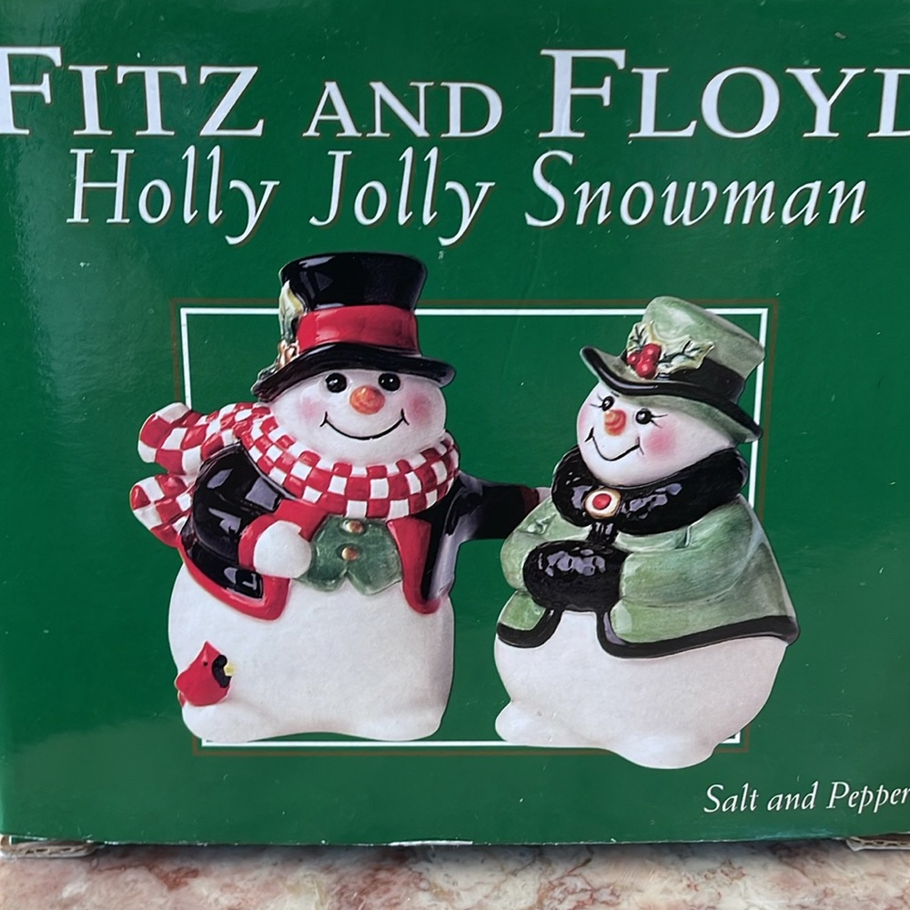 New In Box~Fitz And Floyd Holly Jolly Mr and Mrs Snowmen Salt & Pepper Shakers - Picture 10 of 10